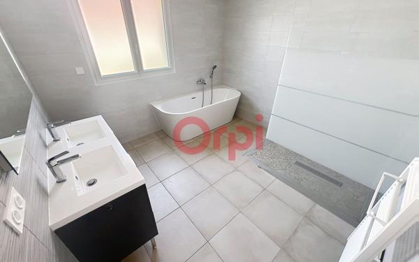 Maison à vendre    4 pièces •  Pia