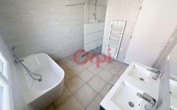 Maison à vendre    4 pièces •  Pia