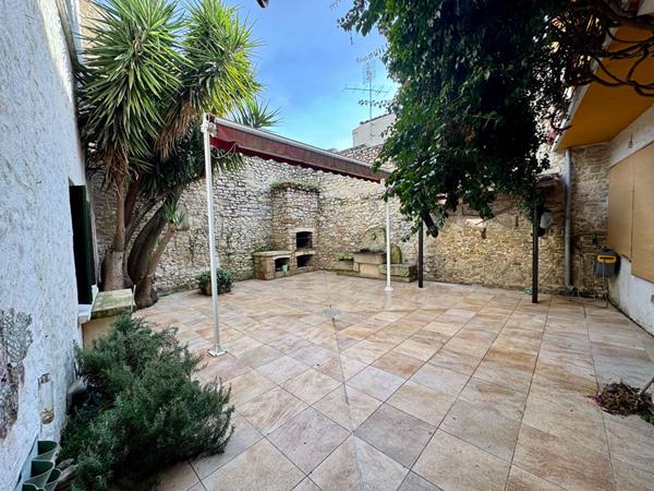 Maison Milhaud 9 pièce(s) 330 m2