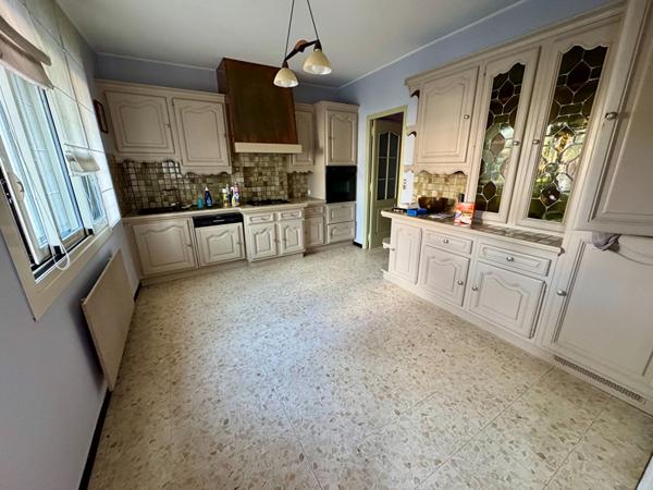 Maison Milhaud 9 pièce(s) 330 m2