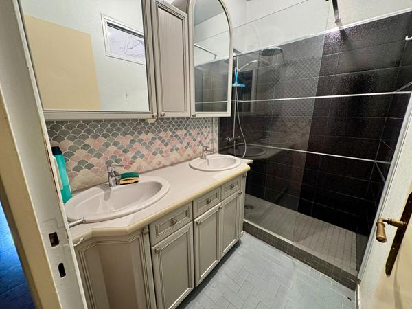 Maison Milhaud 9 pièce(s) 330 m2