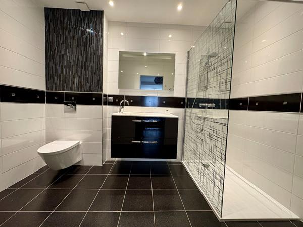 Maison Milhaud 9 pièce(s) 330 m2