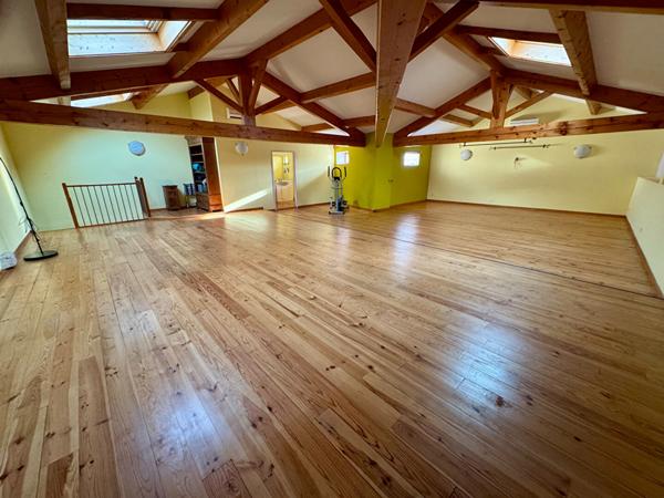 Maison Milhaud 9 pièce(s) 330 m2