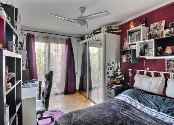 Appartement à vendre    4 pièces • 102 m2 Marseille 4