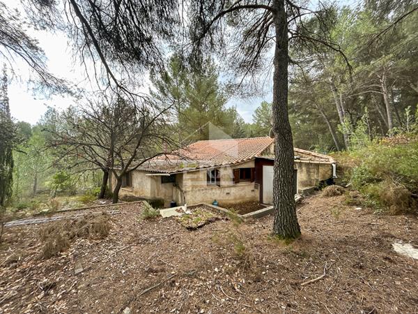 Maison 110 m² sur terrain de 4 600 m²  Meyragues