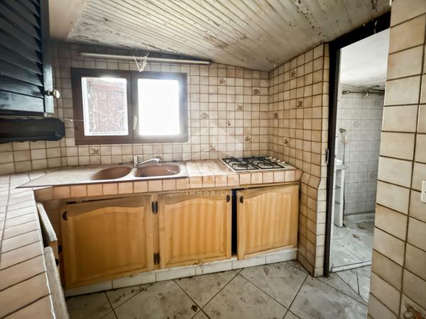 Maison 110 m² sur terrain de 4 600 m²  Meyragues