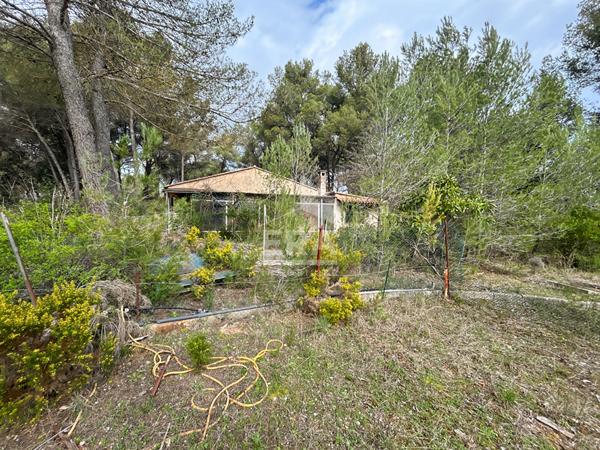 Maison 110 m² sur terrain de 4 600 m²  Meyragues