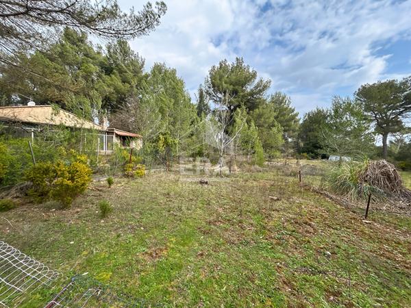 Maison 110 m² sur terrain de 4 600 m²  Meyragues