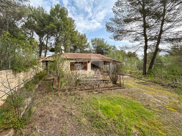 Maison 110 m² sur terrain de 4 600 m²  Meyragues