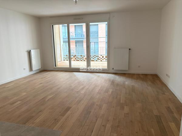 Location Appartement 4 pièces 81.7 m² - Courbevoie 92400