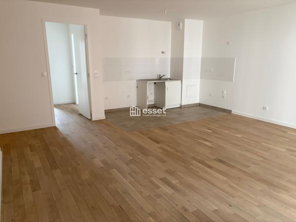 Location Appartement 4 pièces 81.7 m² - Courbevoie 92400