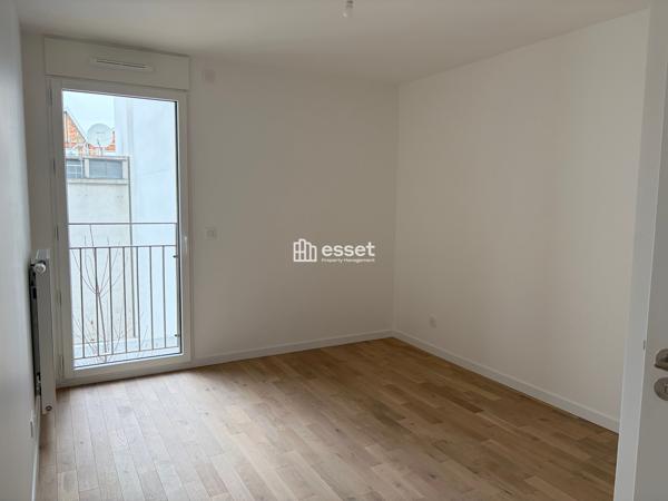 Location Appartement 4 pièces 81.7 m² - Courbevoie 92400
