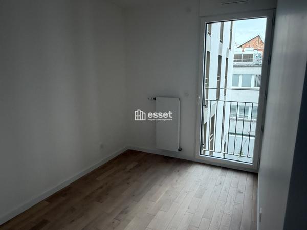 Location Appartement 4 pièces 81.7 m² - Courbevoie 92400