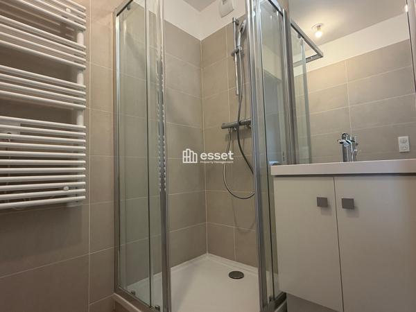 Location Appartement 4 pièces 81.7 m² - Courbevoie 92400