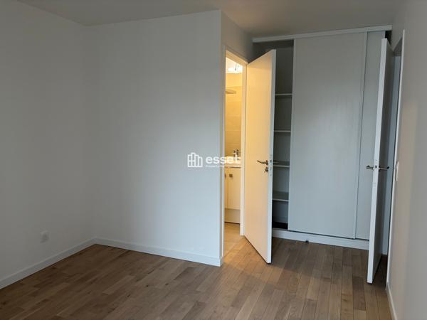 Location Appartement 4 pièces 81.7 m² - Courbevoie 92400