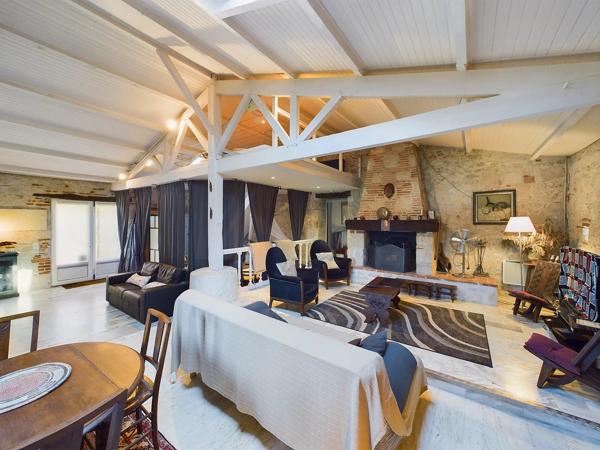 Magnifique propriété avec 3 maisons d'amis et piscine