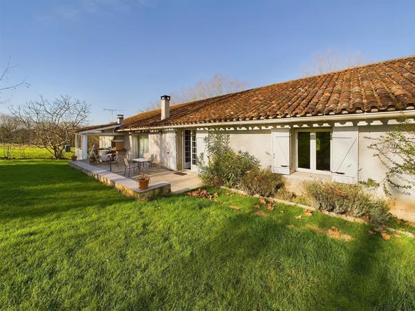 Magnifique propriété avec 3 maisons d'amis et piscine