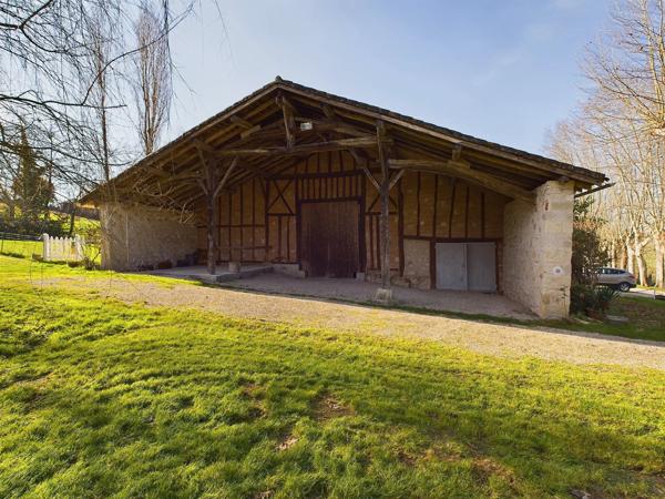 Magnifique propriété avec 3 maisons d'amis et piscine