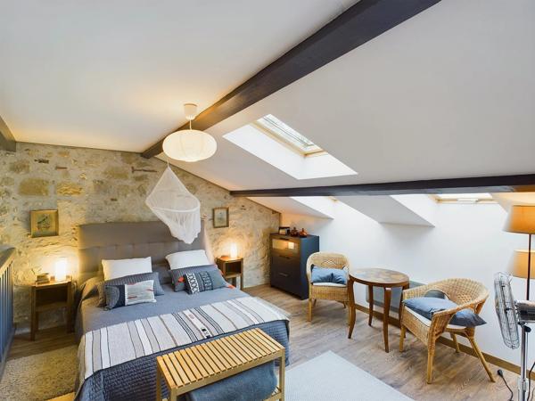 Magnifique propriété avec 3 maisons d'amis et piscine