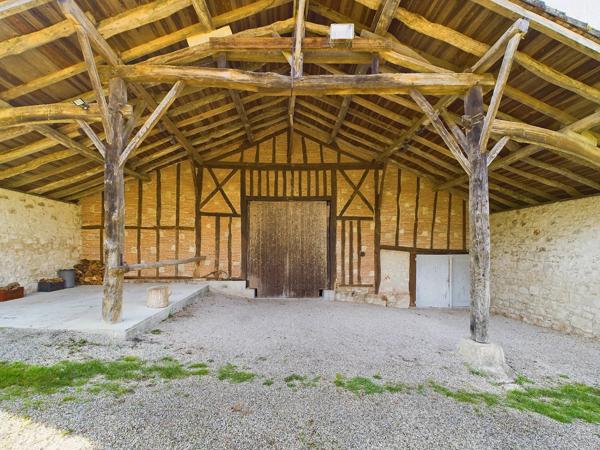 Magnifique propriété avec 3 maisons d'amis et piscine