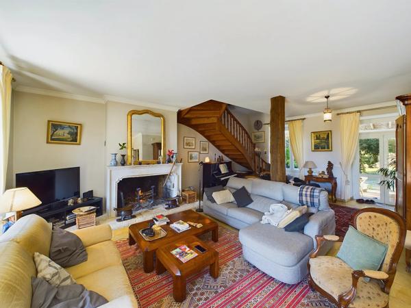 Magnifique propriété avec 3 maisons d'amis et piscine
