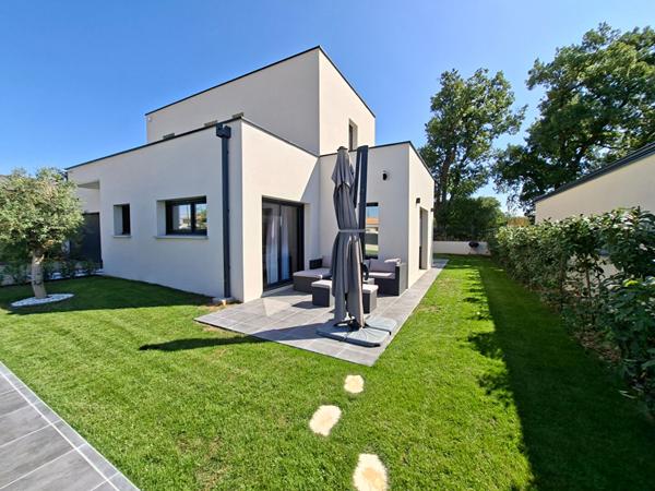 MAISON CONTEMPORAINE RT2020 5 pièce(s) 136 m2 ur 580m² terrain ROMANS SUR ISERE 26100