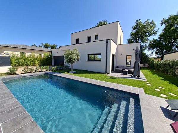 MAISON CONTEMPORAINE RT2020 5 pièce(s) 136 m2 ur 580m² terrain ROMANS SUR ISERE 26100