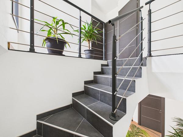 MAISON CONTEMPORAINE RT2020 5 pièce(s) 136 m2 ur 580m² terrain ROMANS SUR ISERE 26100