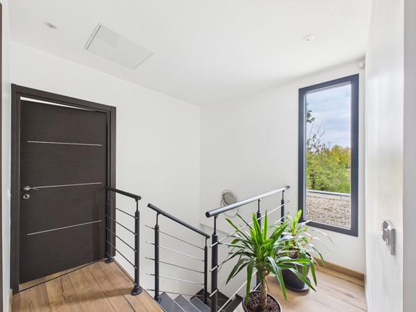 MAISON CONTEMPORAINE RT2020 5 pièce(s) 136 m2 ur 580m² terrain ROMANS SUR ISERE 26100