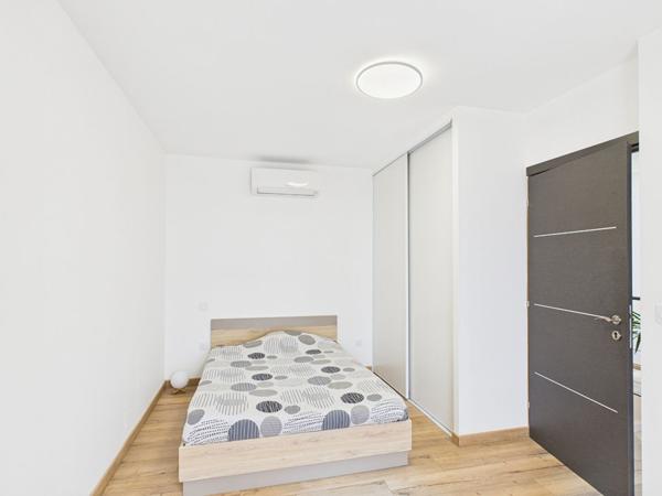 MAISON CONTEMPORAINE RT2020 5 pièce(s) 136 m2 ur 580m² terrain ROMANS SUR ISERE 26100