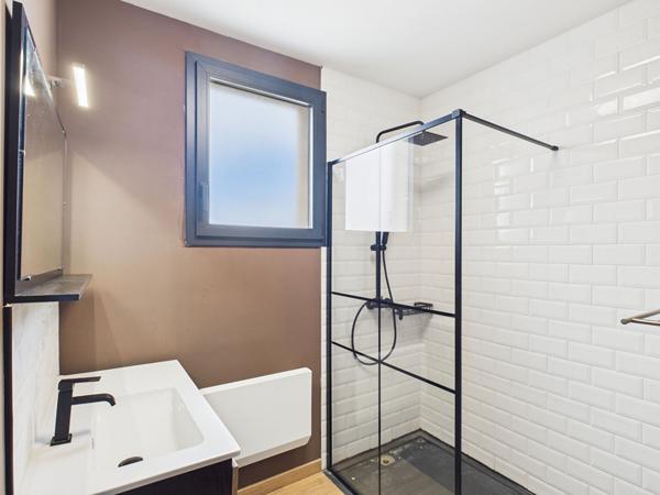 MAISON CONTEMPORAINE RT2020 5 pièce(s) 136 m2 ur 580m² terrain ROMANS SUR ISERE 26100