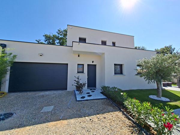 MAISON CONTEMPORAINE RT2020 5 pièce(s) 136 m2 ur 580m² terrain ROMANS SUR ISERE 26100