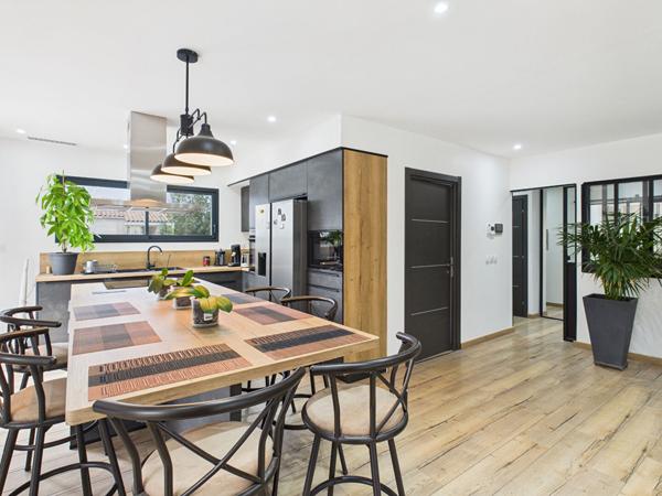 MAISON CONTEMPORAINE RT2020 5 pièce(s) 136 m2 ur 580m² terrain ROMANS SUR ISERE 26100