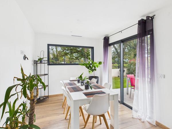 MAISON CONTEMPORAINE RT2020 5 pièce(s) 136 m2 ur 580m² terrain ROMANS SUR ISERE 26100