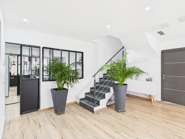 MAISON CONTEMPORAINE RT2020 5 pièce(s) 136 m2 ur 580m² terrain ROMANS SUR ISERE 26100