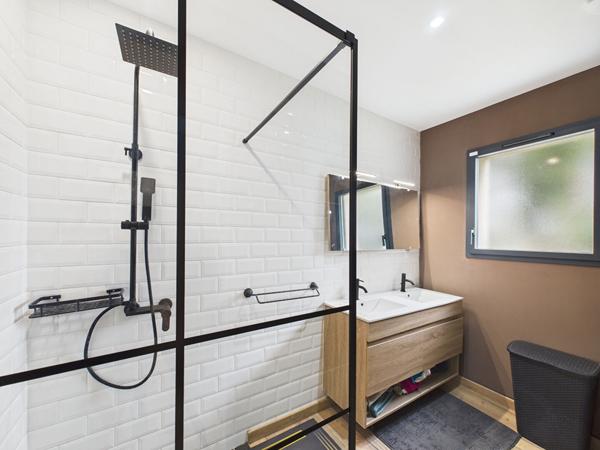 MAISON CONTEMPORAINE RT2020 5 pièce(s) 136 m2 ur 580m² terrain ROMANS SUR ISERE 26100