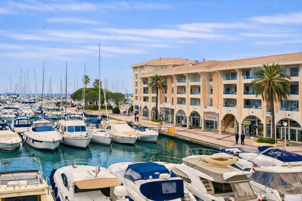 Appartement avec vue exceptionnelle sur le port de Fréjus