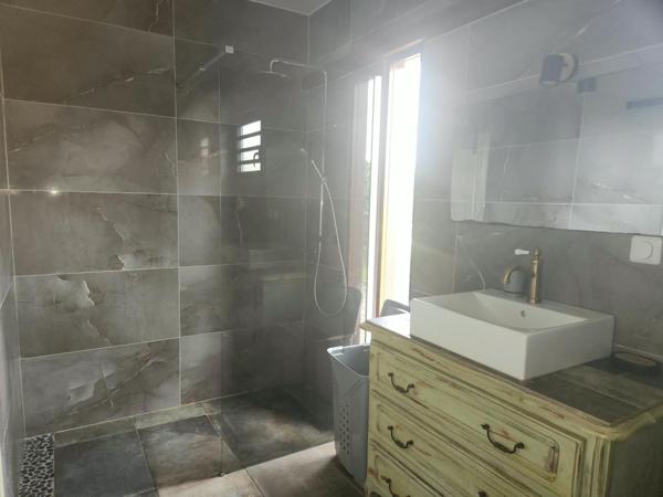 Maison à louer 1 475 € CC STE ROSE 4 p 120 m² DPE A