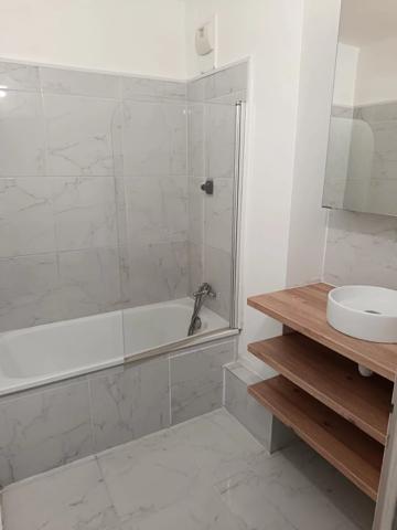 Location                                                      Appartement
                        
                     4 pièces                      76 m2                     à Limeil-Brévannes