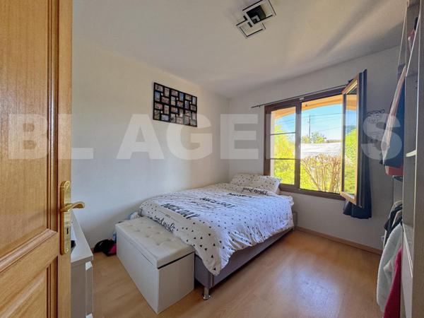 Victor : Demeure avec sous-sol total, piscine et terrain de + de 2 200 m²