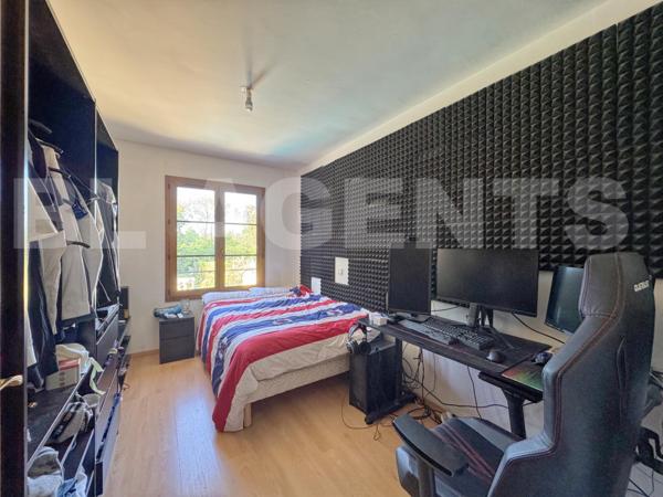 Victor : Demeure avec sous-sol total, piscine et terrain de + de 2 200 m²