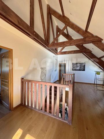 Victor : Demeure avec sous-sol total, piscine et terrain de + de 2 200 m²