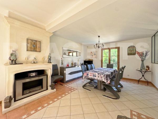 Victor : Demeure avec sous-sol total, piscine et terrain de + de 2 200 m²