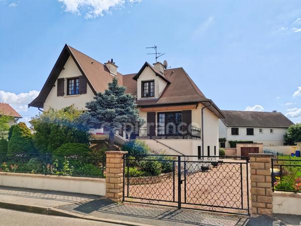 À Saint-Rémy (71) à vendre maison familiale de 280 m² habitables 7 chambres 640 m² de terrain clos !