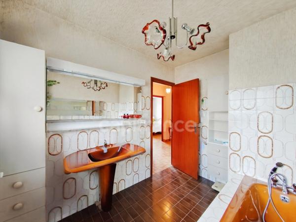 À Saint-Rémy (71) à vendre maison familiale de 280 m² habitables 7 chambres 640 m² de terrain clos !