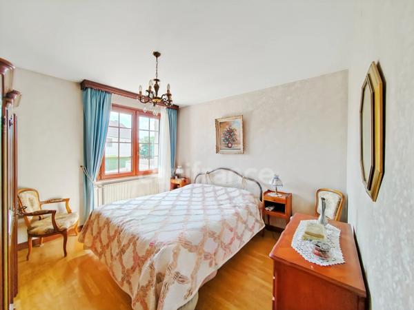 À Saint-Rémy (71) à vendre maison familiale de 280 m² habitables 7 chambres 640 m² de terrain clos !