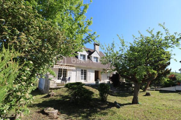 Amateurs de charme et d'authenticité, cette propriété vous séduira par ses volumes et son fort potentiel, d'une surface habitable d'environ 275 m², édifiée sur un terrain clos de 1726 m².
Idéalement située au coeur de la cité médiévale de Provins, au pied de la ville haute, accès au centre ville et a toutes les commodités en quelques minutes.

Cette charmante maison, vous offre au rez-de-jardin, une grande pièce d'environ 25 m², une chaufferie, une salle d'eau, une cave et une grande pièce d'environ 49 m².
 Un grand garage d'environ 44 m² vient compléter le rez-de-jardin.
Au rez-de-chaussée, vous trouverez une entrée, une cuisine aménagée, un WC indépendant, une salle de bain, un magnifique salon-séjour d'environ 43 m², un couloir et 3 chambres (19 m², 12 m² et 20 m²)
Au 1er étage, un palier dessert 2 chambres (14 m² et 28 m²), un WC indépendant a finir, une salle de bain a finir, un dégagement, un coin de stockage et une grande pièce d'environ 45 m² a aménager.


A l'extérieur, vous profiterez d'une très grande terrasse et d'un joli jardin clos et arboré pour profiter des beaux jours.

Laissez vous séduire par cette maison familiale a fort potentiel et installez vous au coeur de la cité médiévale.

Les +++ Tout-a-l'égout, fibre sur la rue, grand garage, plusieurs places de stationnement, possibilité d'augmenter la surface habitable, très gros VOLUMES!!!!!

Une opportunité rare sur le secteur pour ceux qui recherchent de l'espace, alors n'attendez plus et contactez moi !!!

Pour plus de renseignements, n'hésitez pas a contacter Cyril Goutte au 0683379644.