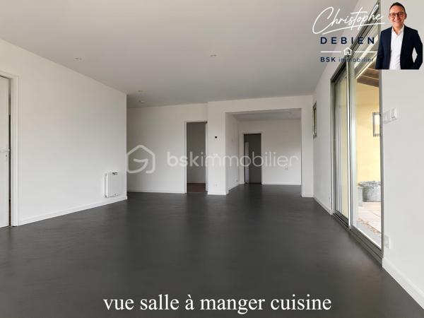 REZÉ – QUARTIER RECHERCHÉ DE LA BLORDIÈRE

Et si votre future maison réunissait enfin espace, lumière, nature et confort familial ?

Christophe Debien – BSK Immobilier vous invite à découvrir ce superbe pavillon familial de 1998, partiellement rénové en 2025, niché dans un environnement calme et arboré, à seulement quelques minutes des commodités de Rezé.

Dès l’entrée, le charme opère : volumes généreux, luminosité omniprésente et circulation fluide créent immédiatement une atmosphère chaleureuse et accueillante.

Pensée pour le confort de toute la famille, cette maison propose :

✔ Une vaste salle à manger baignée de lumière
✔ Un salon cosy avec cheminée à foyer fermé
✔ Un bureau idéal pour le télétravail
✔ Deux chambres confortables
✔ Une salle de bains
✔ Des toilettes séparées
✔ Deux véritables suites parentales avec salles d’eau privatives et toilettes
✔ Un local piscine à terminer

À l’extérieur, le terrain arboré de 1 953 m² offre un véritable havre de paix où imaginer vos moments en famille, vos projets d’aménagement ou simplement profiter du calme environnant.

Cette propriété rare allie parfaitement intimité, potentiel et qualité de vie dans un secteur particulièrement apprécié de Rezé.

Cliquez sur le lien pour découvrir toutes les photos et laissez-vous séduire par ce bien aux multiples possibilités.

📞 Pour plus d’informations ou organiser une visite, contactez-moi dès maintenant.
Je serai ravi de vous accompagner dans votre projet immobilier.

Christophe Debien – BSK Immobilier

Conformément aux dispositions de la loi ELAN, tout candidat acquéreur est informé de son droit de se faire accompagner, lors de la visite, par un professionnel du bâtiment de son choix.
Il est demandé de signaler préalablement la présence de cet intervenant afin de permettre l’organisation de la visite dans des conditions adaptées.