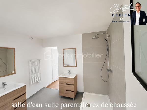 REZÉ – QUARTIER RECHERCHÉ DE LA BLORDIÈRE

Et si votre future maison réunissait enfin espace, lumière, nature et confort familial ?

Christophe Debien – BSK Immobilier vous invite à découvrir ce superbe pavillon familial de 1998, partiellement rénové en 2025, niché dans un environnement calme et arboré, à seulement quelques minutes des commodités de Rezé.

Dès l’entrée, le charme opère : volumes généreux, luminosité omniprésente et circulation fluide créent immédiatement une atmosphère chaleureuse et accueillante.

Pensée pour le confort de toute la famille, cette maison propose :

✔ Une vaste salle à manger baignée de lumière
✔ Un salon cosy avec cheminée à foyer fermé
✔ Un bureau idéal pour le télétravail
✔ Deux chambres confortables
✔ Une salle de bains
✔ Des toilettes séparées
✔ Deux véritables suites parentales avec salles d’eau privatives et toilettes
✔ Un local piscine à terminer

À l’extérieur, le terrain arboré de 1 953 m² offre un véritable havre de paix où imaginer vos moments en famille, vos projets d’aménagement ou simplement profiter du calme environnant.

Cette propriété rare allie parfaitement intimité, potentiel et qualité de vie dans un secteur particulièrement apprécié de Rezé.

Cliquez sur le lien pour découvrir toutes les photos et laissez-vous séduire par ce bien aux multiples possibilités.

📞 Pour plus d’informations ou organiser une visite, contactez-moi dès maintenant.
Je serai ravi de vous accompagner dans votre projet immobilier.

Christophe Debien – BSK Immobilier

Conformément aux dispositions de la loi ELAN, tout candidat acquéreur est informé de son droit de se faire accompagner, lors de la visite, par un professionnel du bâtiment de son choix.
Il est demandé de signaler préalablement la présence de cet intervenant afin de permettre l’organisation de la visite dans des conditions adaptées.