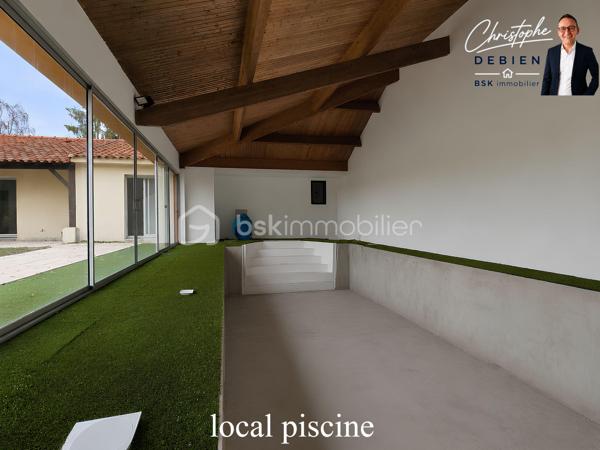 REZÉ – QUARTIER RECHERCHÉ DE LA BLORDIÈRE

Et si votre future maison réunissait enfin espace, lumière, nature et confort familial ?

Christophe Debien – BSK Immobilier vous invite à découvrir ce superbe pavillon familial de 1998, partiellement rénové en 2025, niché dans un environnement calme et arboré, à seulement quelques minutes des commodités de Rezé.

Dès l’entrée, le charme opère : volumes généreux, luminosité omniprésente et circulation fluide créent immédiatement une atmosphère chaleureuse et accueillante.

Pensée pour le confort de toute la famille, cette maison propose :

✔ Une vaste salle à manger baignée de lumière
✔ Un salon cosy avec cheminée à foyer fermé
✔ Un bureau idéal pour le télétravail
✔ Deux chambres confortables
✔ Une salle de bains
✔ Des toilettes séparées
✔ Deux véritables suites parentales avec salles d’eau privatives et toilettes
✔ Un local piscine à terminer

À l’extérieur, le terrain arboré de 1 953 m² offre un véritable havre de paix où imaginer vos moments en famille, vos projets d’aménagement ou simplement profiter du calme environnant.

Cette propriété rare allie parfaitement intimité, potentiel et qualité de vie dans un secteur particulièrement apprécié de Rezé.

Cliquez sur le lien pour découvrir toutes les photos et laissez-vous séduire par ce bien aux multiples possibilités.

📞 Pour plus d’informations ou organiser une visite, contactez-moi dès maintenant.
Je serai ravi de vous accompagner dans votre projet immobilier.

Christophe Debien – BSK Immobilier

Conformément aux dispositions de la loi ELAN, tout candidat acquéreur est informé de son droit de se faire accompagner, lors de la visite, par un professionnel du bâtiment de son choix.
Il est demandé de signaler préalablement la présence de cet intervenant afin de permettre l’organisation de la visite dans des conditions adaptées.